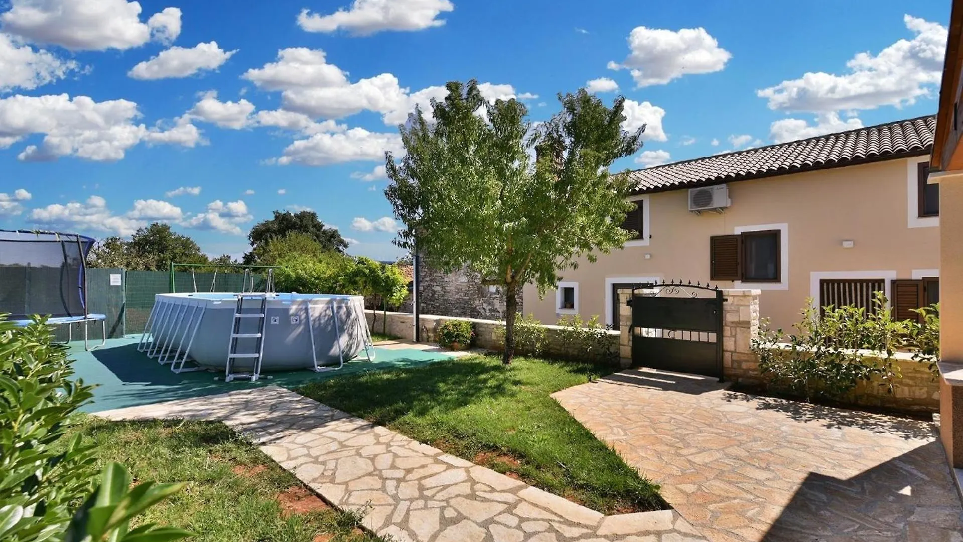 Ferienhaus Mit Privatpool Fuer 6 Personen Ca 55 Qm In Galizana, Istrien Istrische Riviera 0*, Galizana Croatia